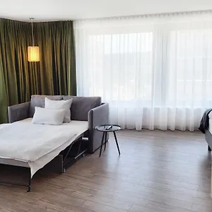 - The Niu, Crusoe Airport By Ihg Bremen